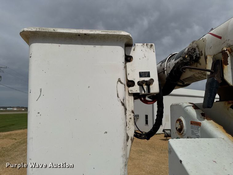 image for item DV2650 2000 Ford F650 Super Duty bucket truck