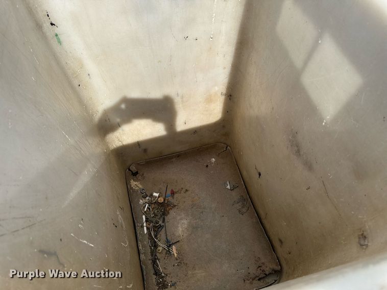 image for item DV2650 2000 Ford F650 Super Duty bucket truck