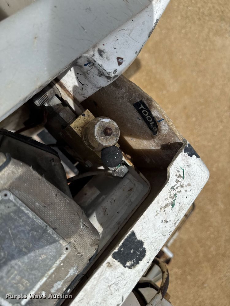 image for item DV2650 2000 Ford F650 Super Duty bucket truck