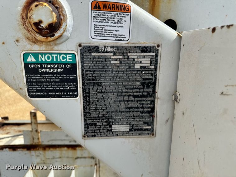 image for item DV2650 2000 Ford F650 Super Duty bucket truck