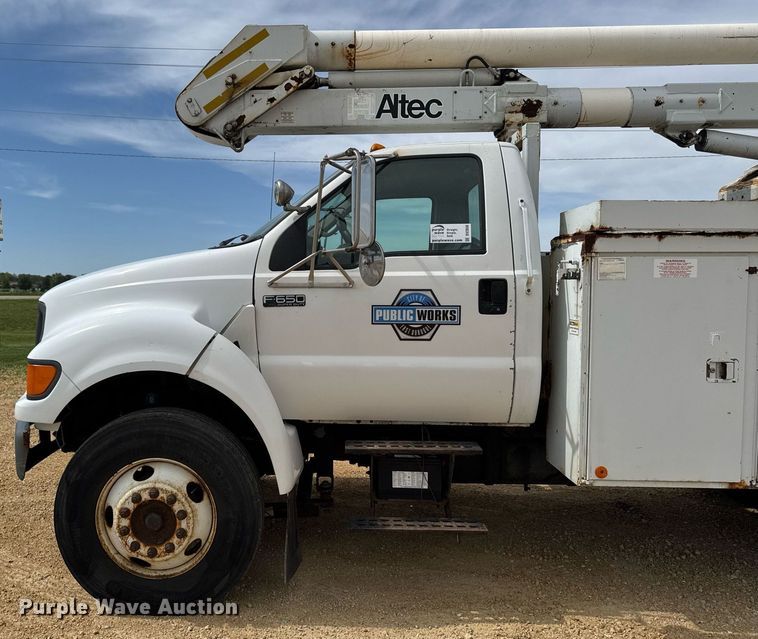 image for item DV2650 2000 Ford F650 Super Duty bucket truck
