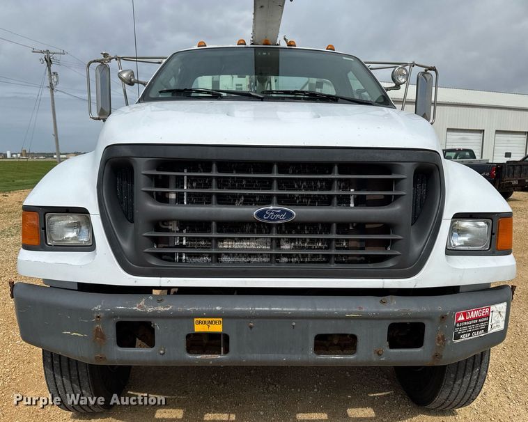 image for item DV2650 2000 Ford F650 Super Duty bucket truck