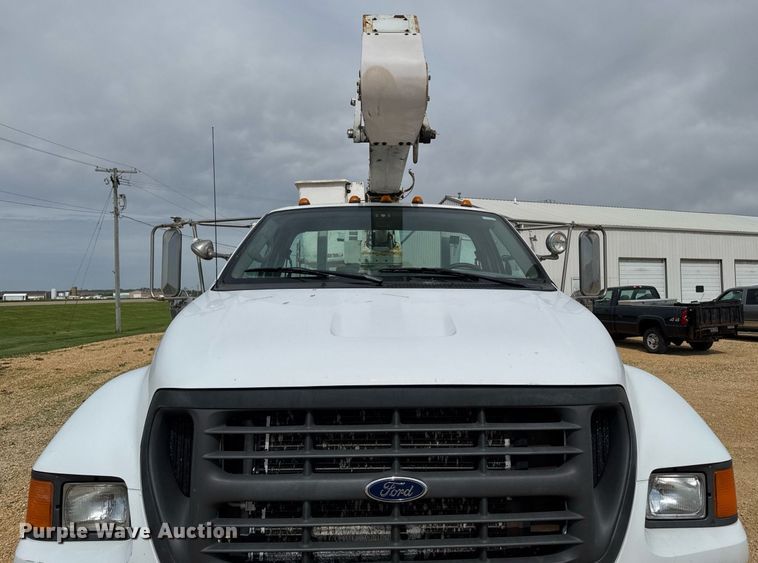 image for item DV2650 2000 Ford F650 Super Duty bucket truck