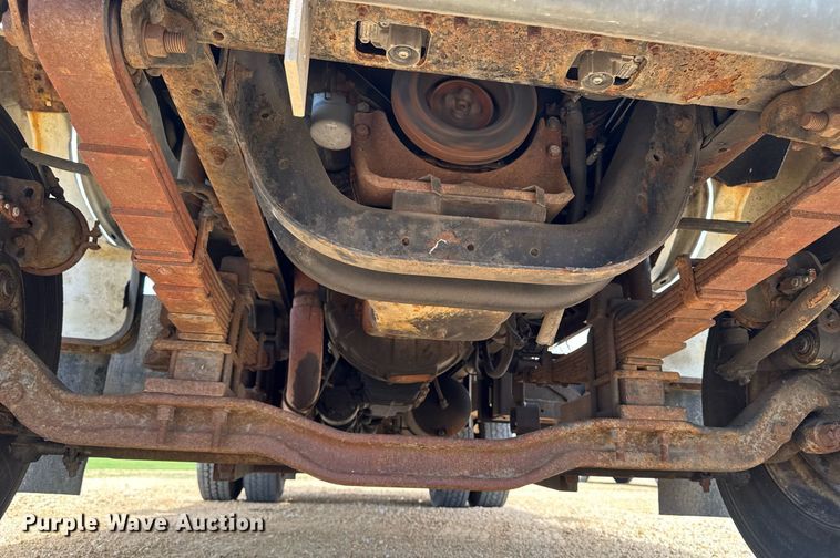 image for item DV2650 2000 Ford F650 Super Duty bucket truck