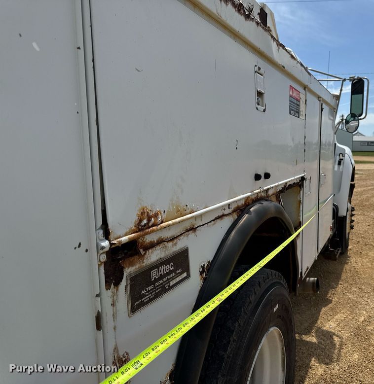 image for item DV2650 2000 Ford F650 Super Duty bucket truck