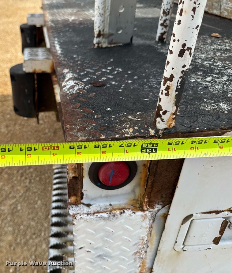 image for item DV2650 2000 Ford F650 Super Duty bucket truck