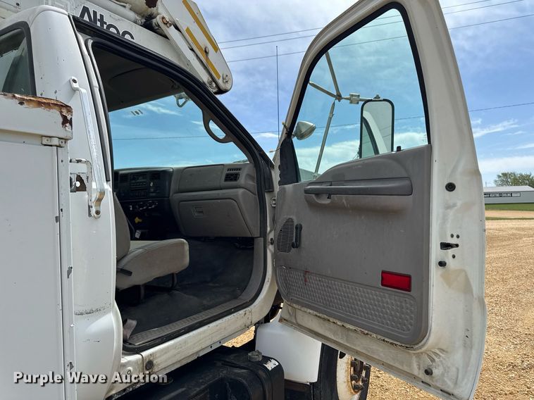 image for item DV2650 2000 Ford F650 Super Duty bucket truck