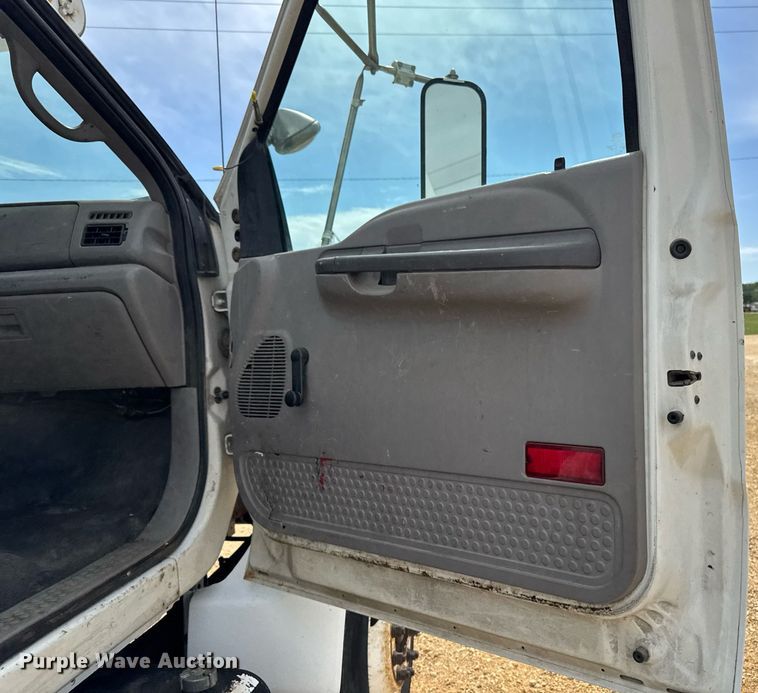 image for item DV2650 2000 Ford F650 Super Duty bucket truck