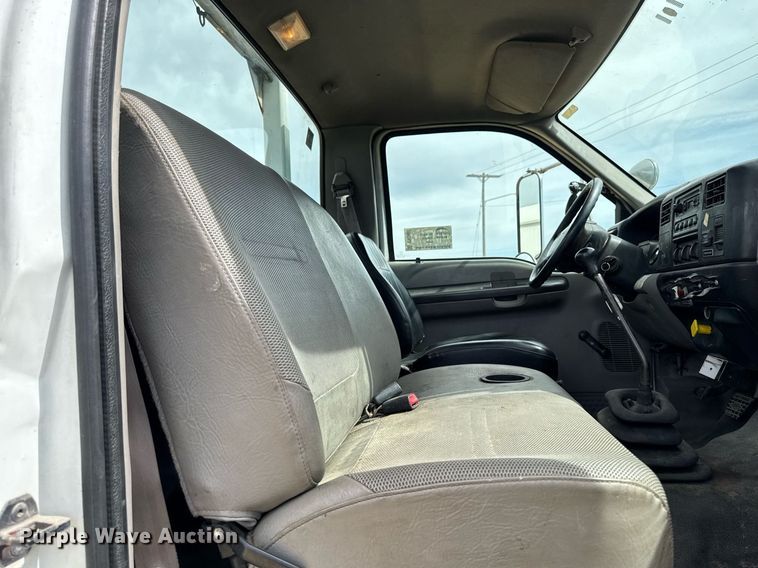 image for item DV2650 2000 Ford F650 Super Duty bucket truck