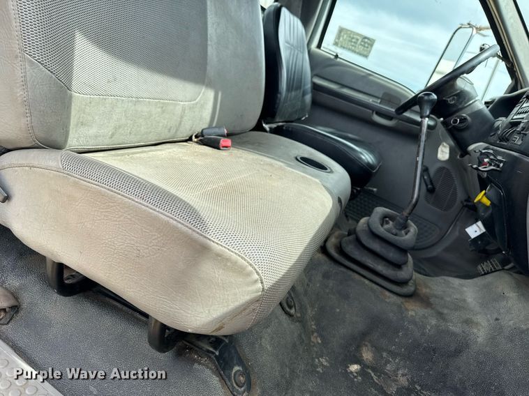 image for item DV2650 2000 Ford F650 Super Duty bucket truck