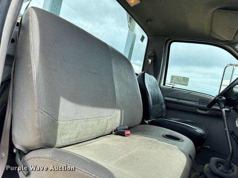 image for item DV2650 2000 Ford F650 Super Duty bucket truck