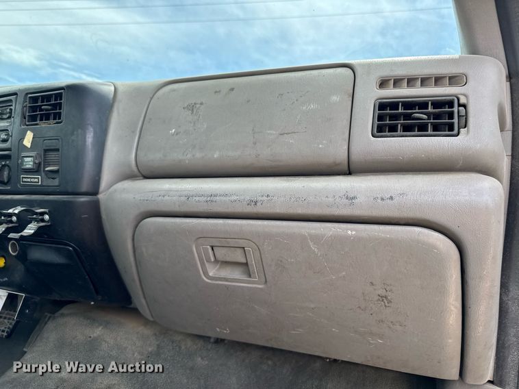 image for item DV2650 2000 Ford F650 Super Duty bucket truck