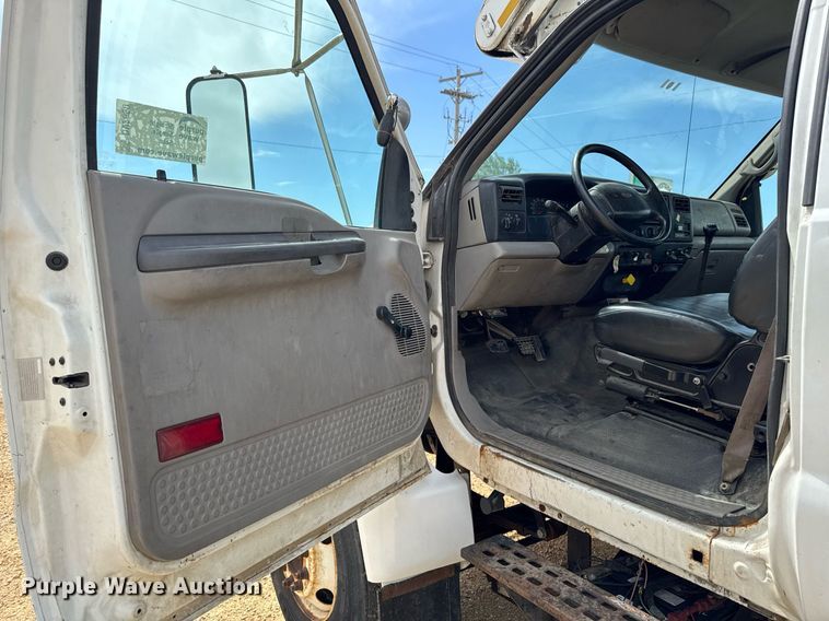 image for item DV2650 2000 Ford F650 Super Duty bucket truck