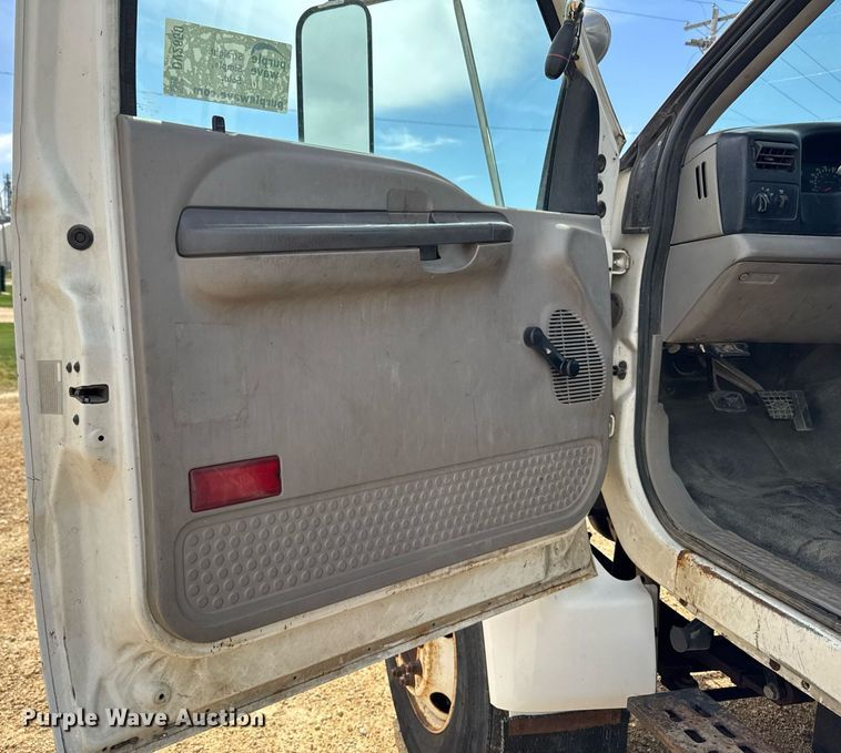 image for item DV2650 2000 Ford F650 Super Duty bucket truck