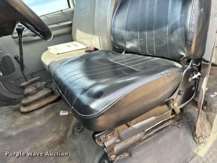 image for item DV2650 2000 Ford F650 Super Duty bucket truck