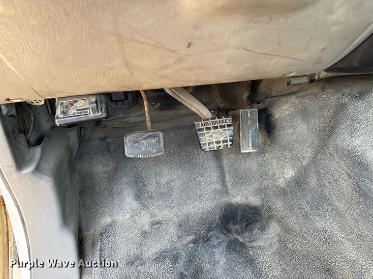 image for item DV2650 2000 Ford F650 Super Duty bucket truck