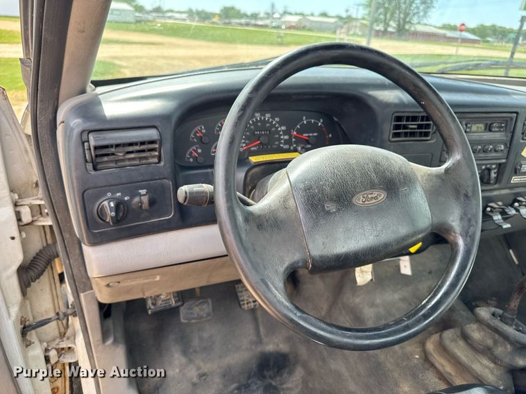 image for item DV2650 2000 Ford F650 Super Duty bucket truck