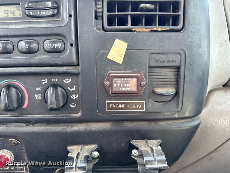 image for item DV2650 2000 Ford F650 Super Duty bucket truck