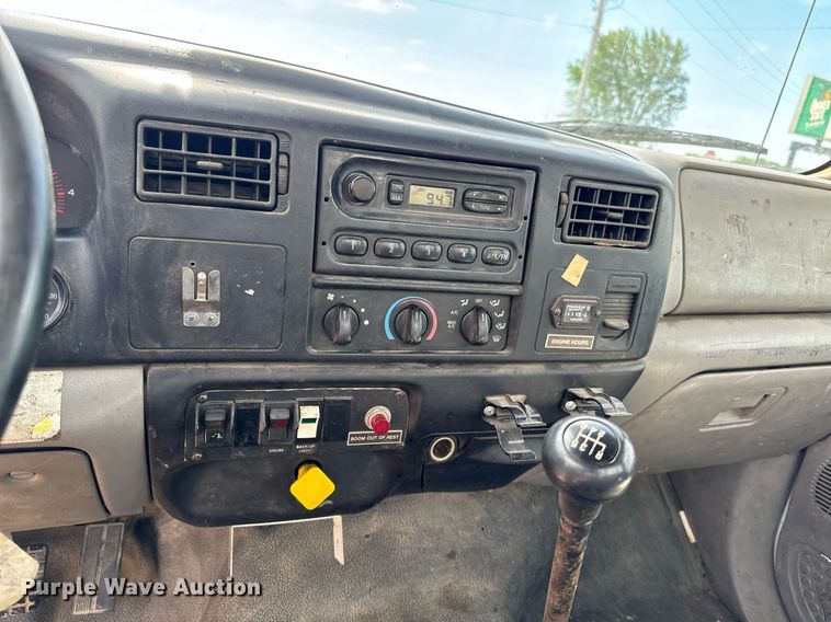 image for item DV2650 2000 Ford F650 Super Duty bucket truck