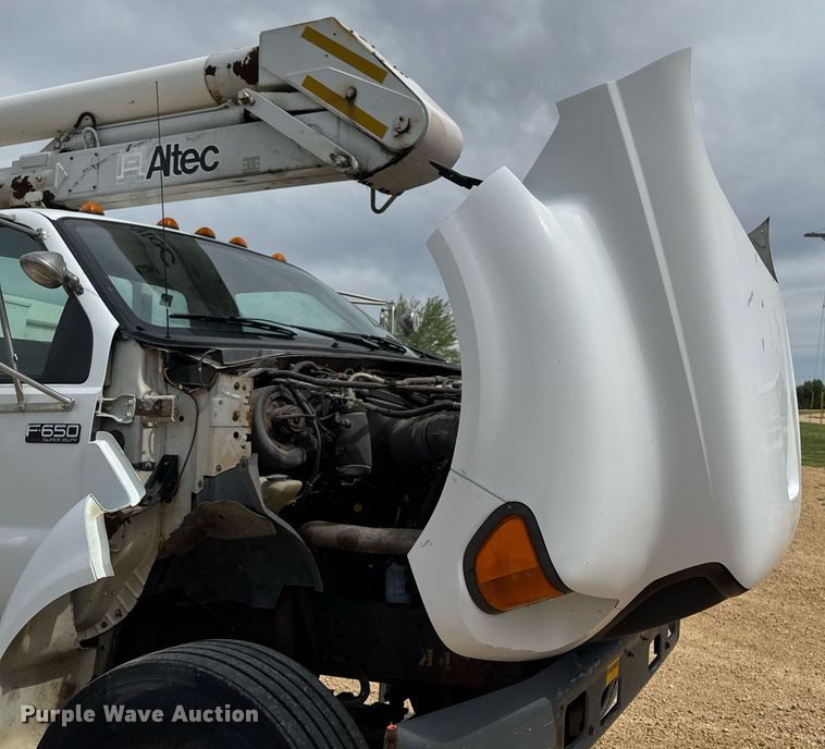image for item DV2650 2000 Ford F650 Super Duty bucket truck
