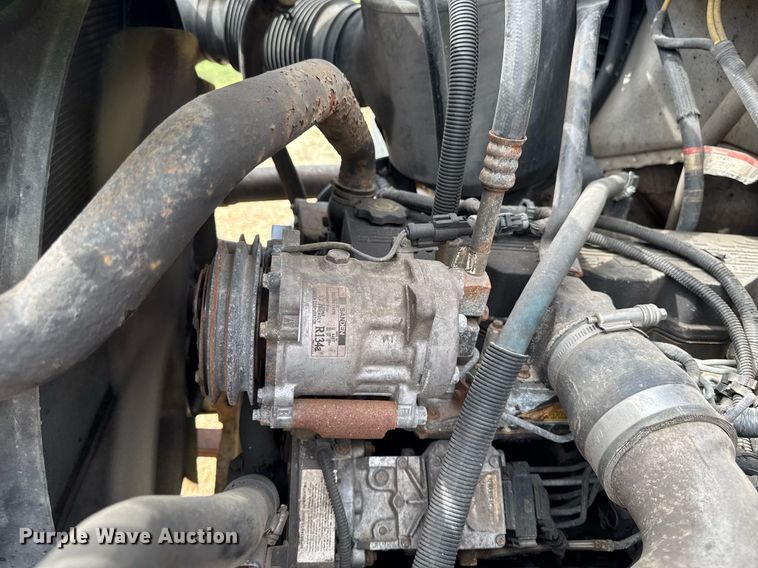 image for item DV2650 2000 Ford F650 Super Duty bucket truck