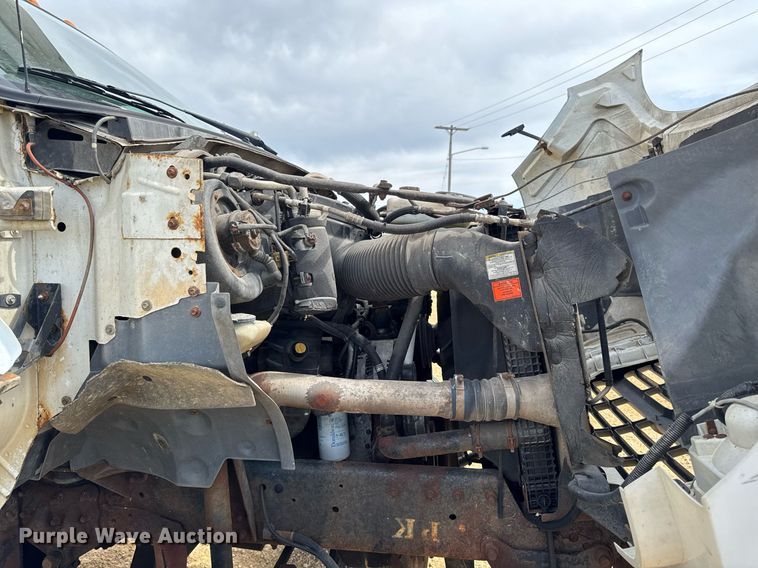 image for item DV2650 2000 Ford F650 Super Duty bucket truck