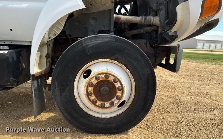 image for item DV2650 2000 Ford F650 Super Duty bucket truck