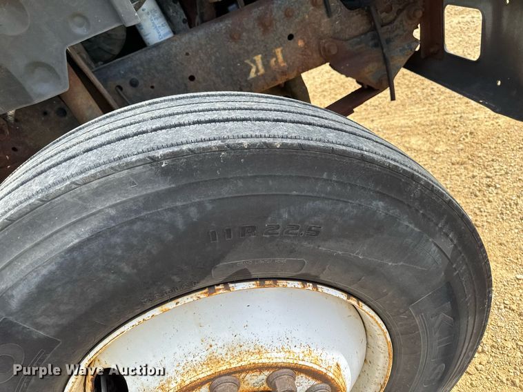 image for item DV2650 2000 Ford F650 Super Duty bucket truck