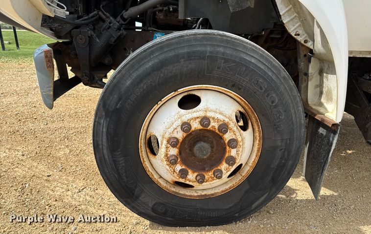 image for item DV2650 2000 Ford F650 Super Duty bucket truck