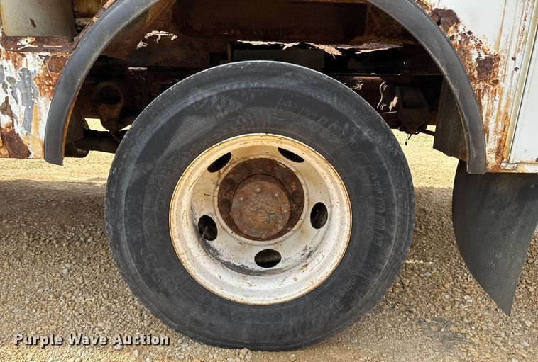 image for item DV2650 2000 Ford F650 Super Duty bucket truck