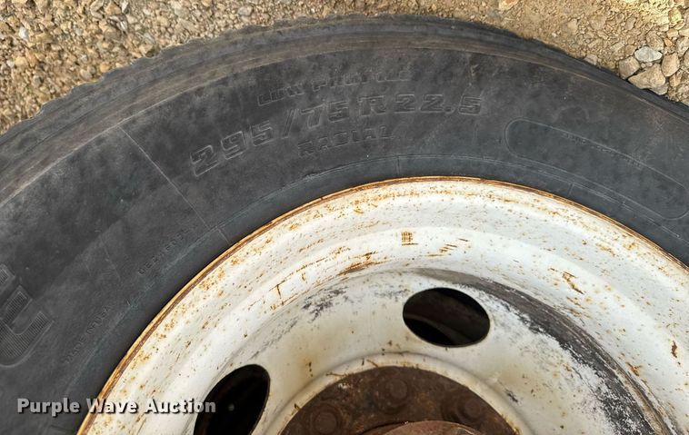 image for item DV2650 2000 Ford F650 Super Duty bucket truck