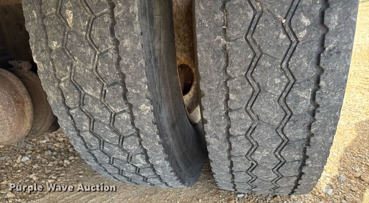 image for item DV2650 2000 Ford F650 Super Duty bucket truck