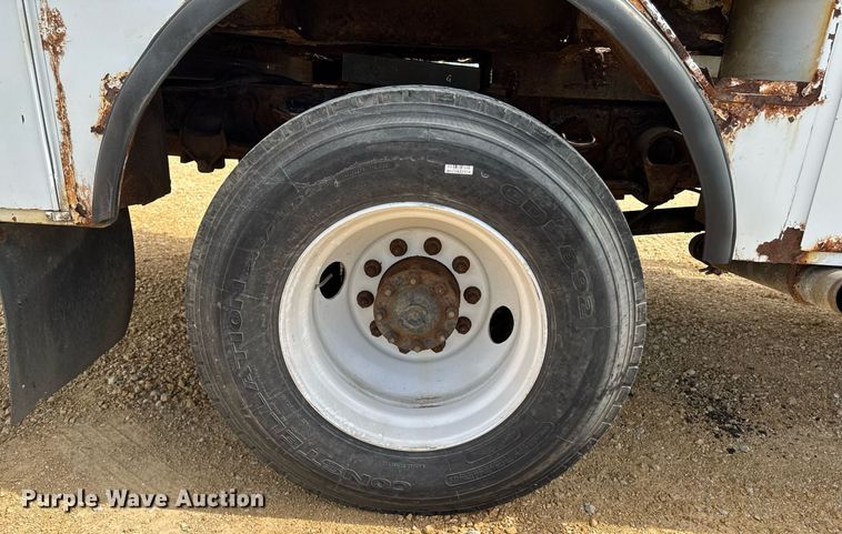 image for item DV2650 2000 Ford F650 Super Duty bucket truck