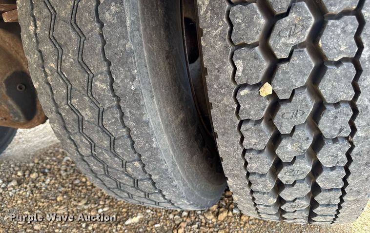 image for item DV2650 2000 Ford F650 Super Duty bucket truck