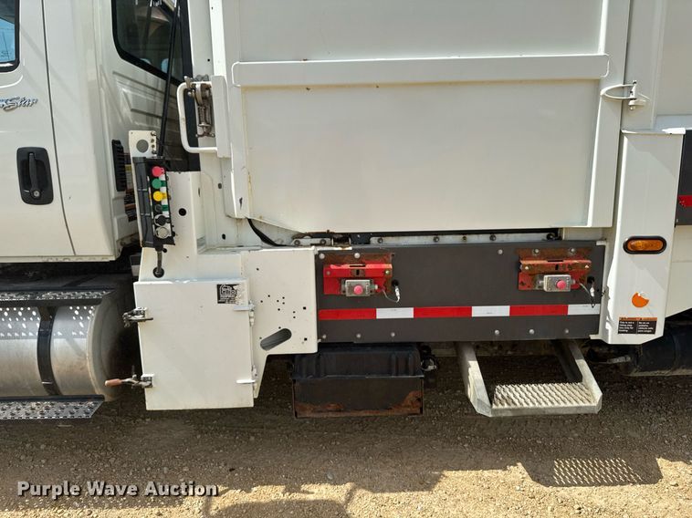 image for item DV2651 2012 International 7400 work star refuse truck