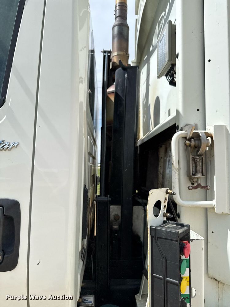 image for item DV2651 2012 International 7400 work star refuse truck