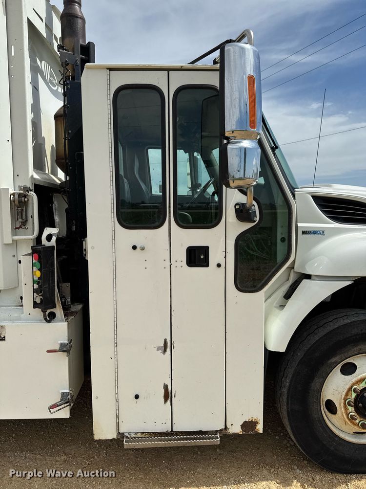 image for item DV2651 2012 International 7400 work star refuse truck