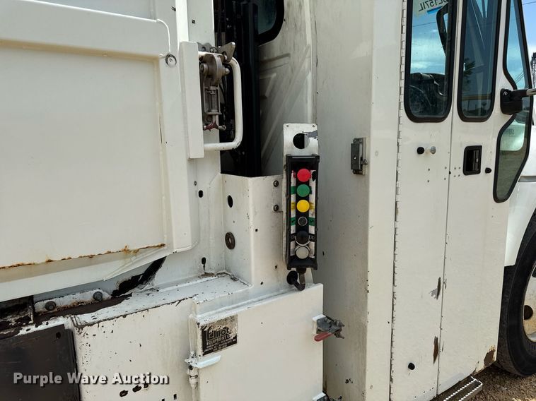 image for item DV2651 2012 International 7400 work star refuse truck