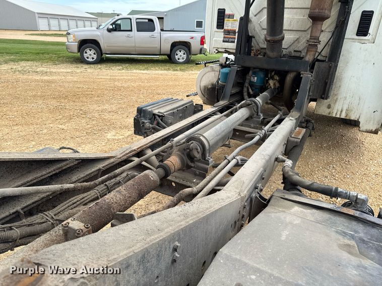 image for item DV2651 2012 International 7400 work star refuse truck