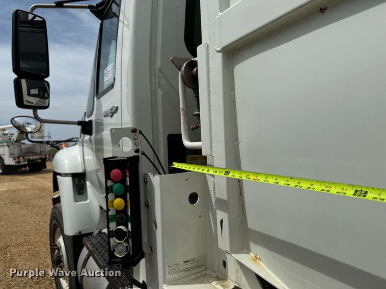 image for item DV2651 2012 International 7400 work star refuse truck