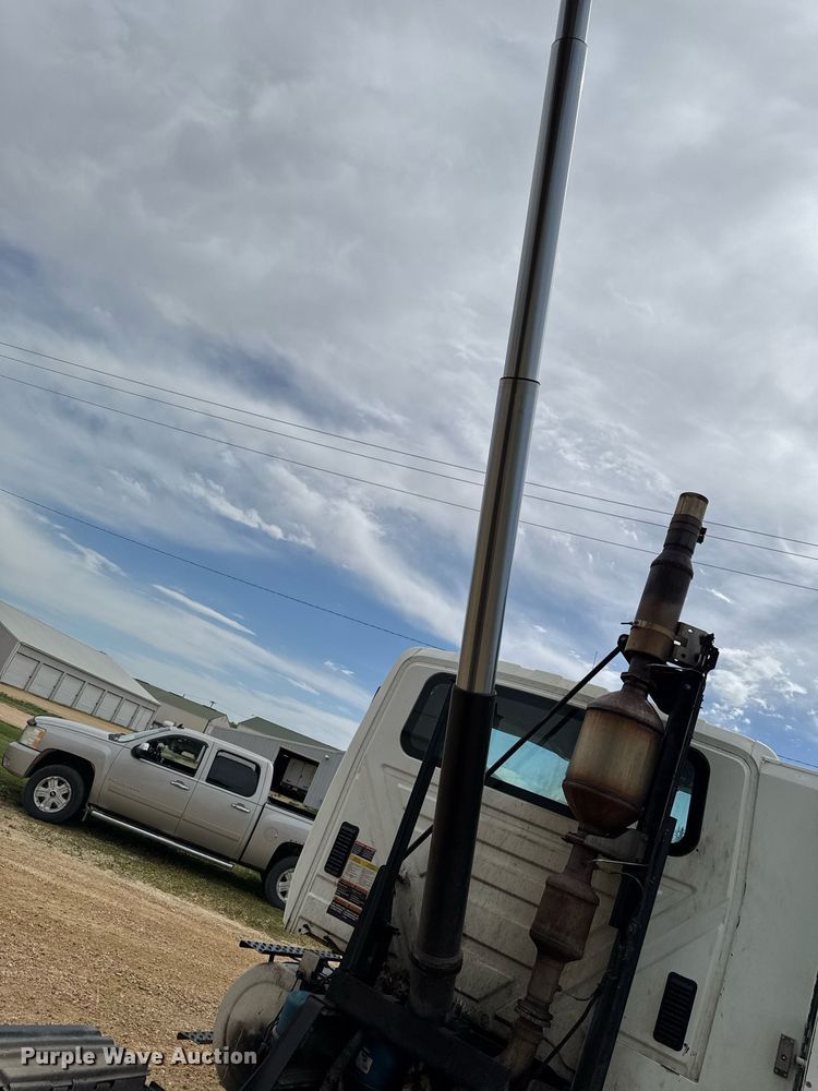 image for item DV2651 2012 International 7400 work star refuse truck