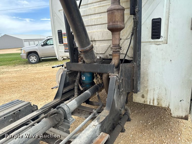 image for item DV2651 2012 International 7400 work star refuse truck