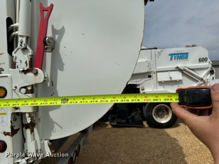 image for item DV2651 2012 International 7400 work star refuse truck