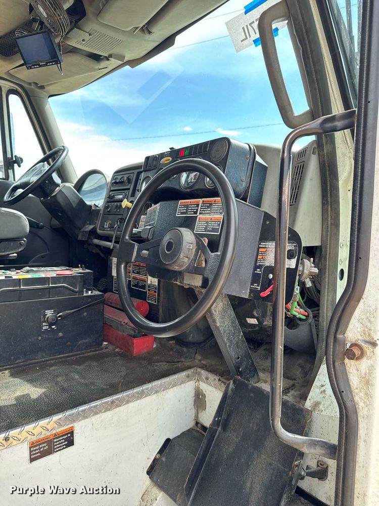 image for item DV2651 2012 International 7400 work star refuse truck