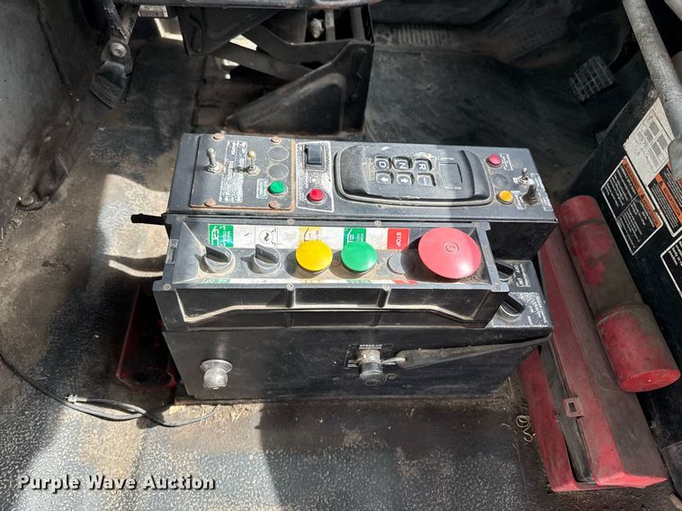 image for item DV2651 2012 International 7400 work star refuse truck