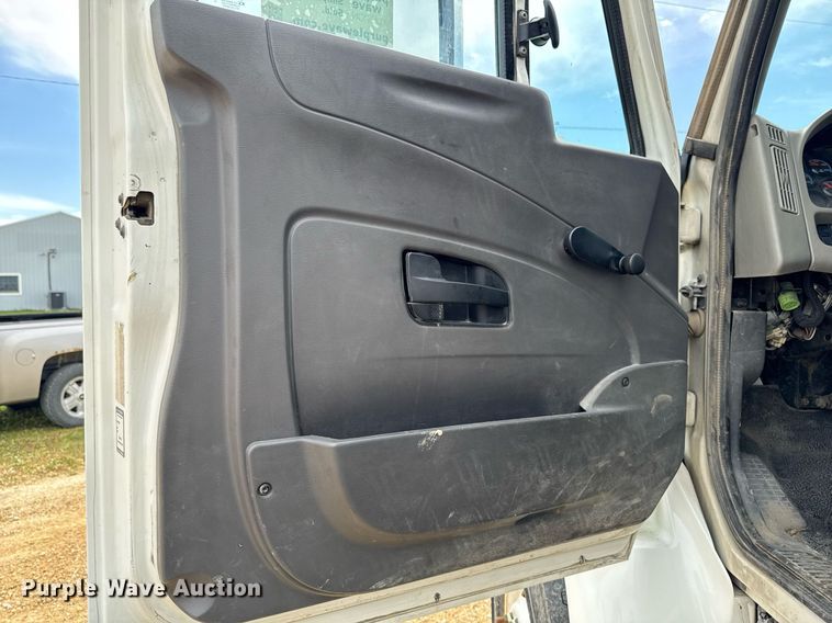 image for item DV2651 2012 International 7400 work star refuse truck