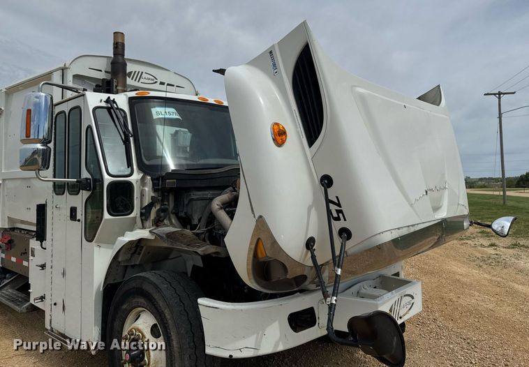 image for item DV2651 2012 International 7400 work star refuse truck