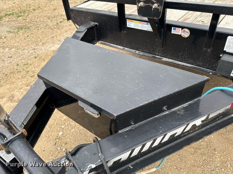 image for item DV2662 2021 Lamar F8022427 equipment trailer