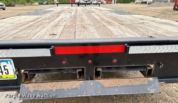 image for item DV2662 2021 Lamar F8022427 equipment trailer