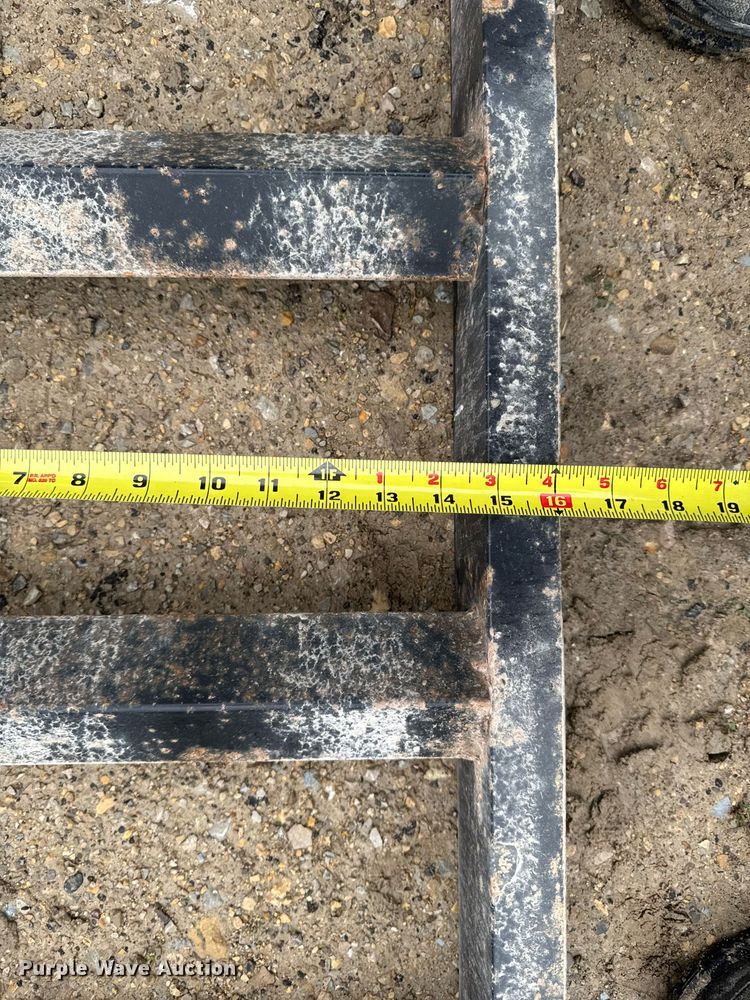 image for item DV2662 2021 Lamar F8022427 equipment trailer